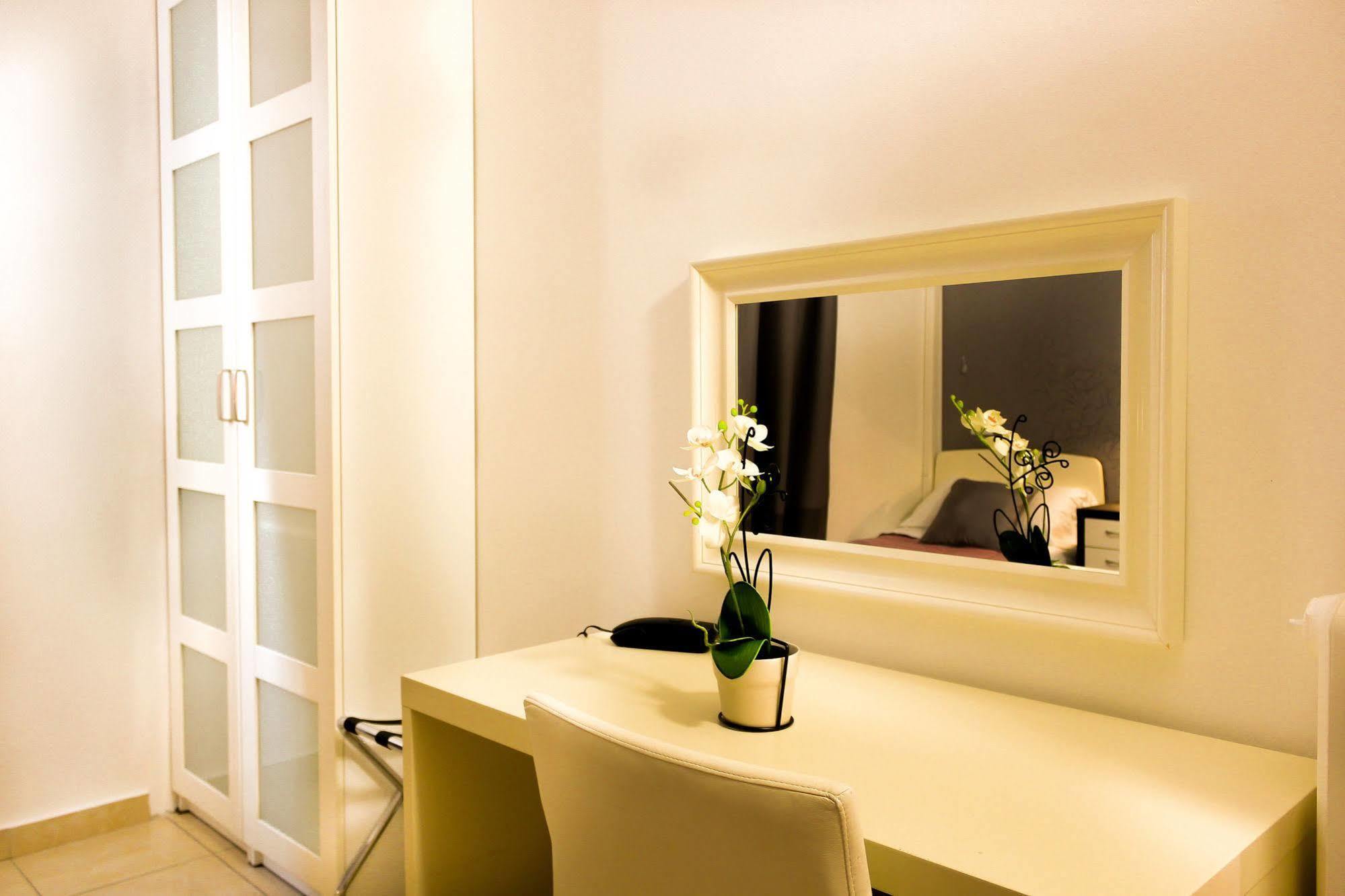 Hotel Rossovino Milano Exterior foto